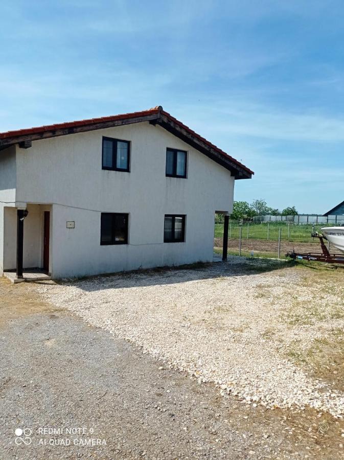 Vila Lotus Murighiol Luaran gambar